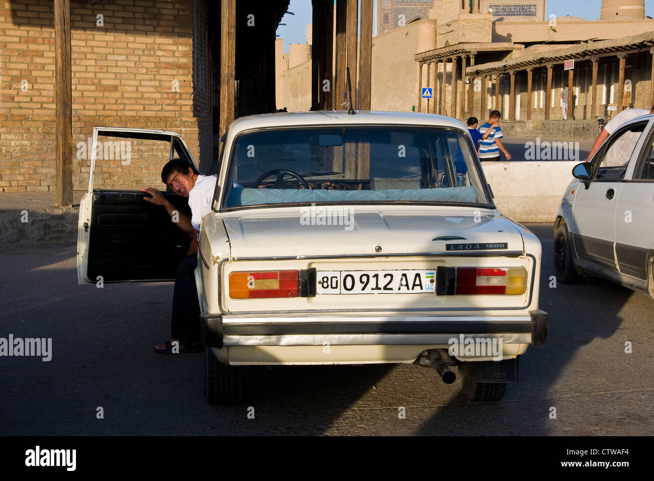 Silk road uzbekistan car hires stock photography and images Alamy