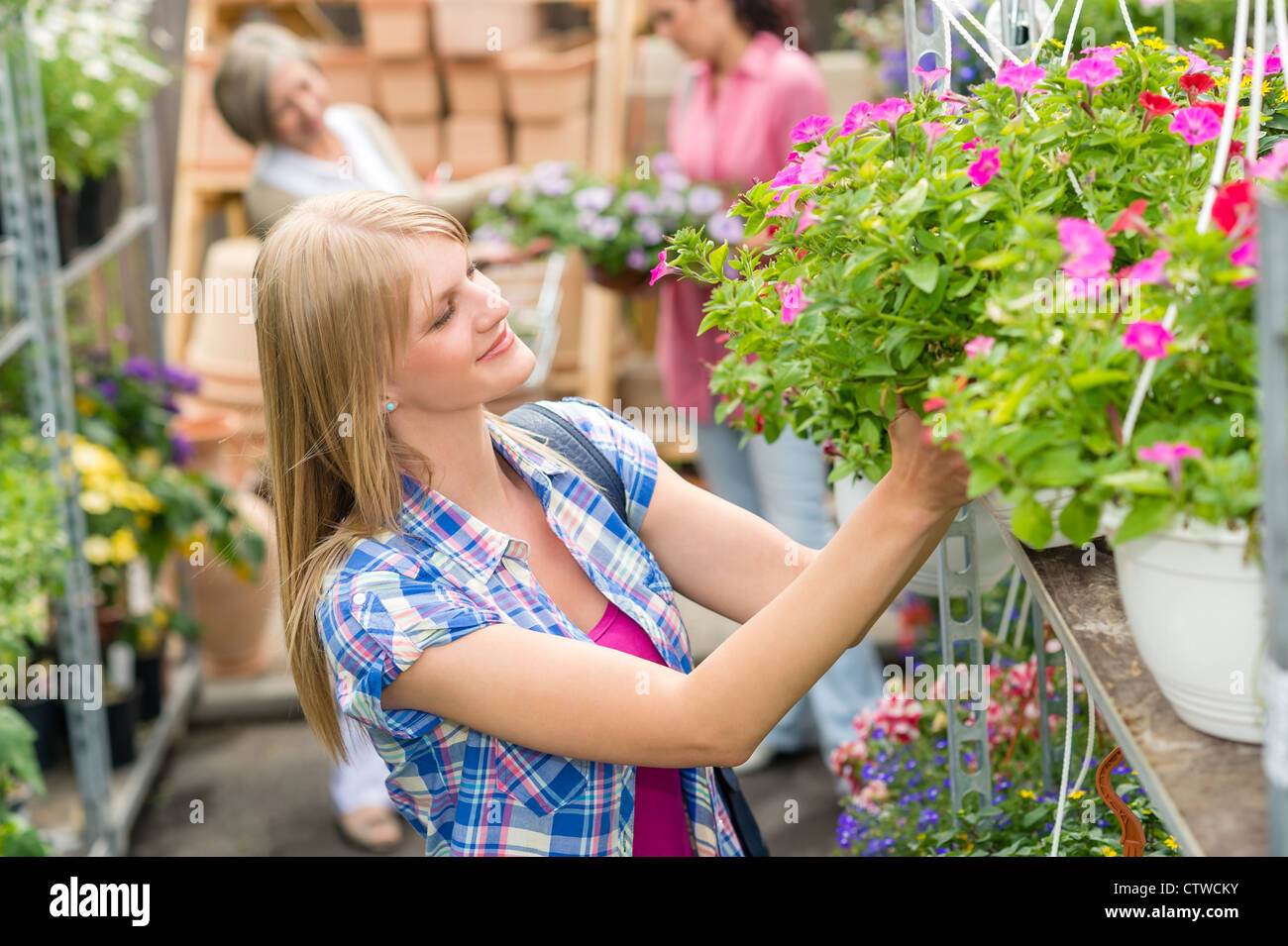 Shopping garden centre hi-res stock photography and images - Alamy