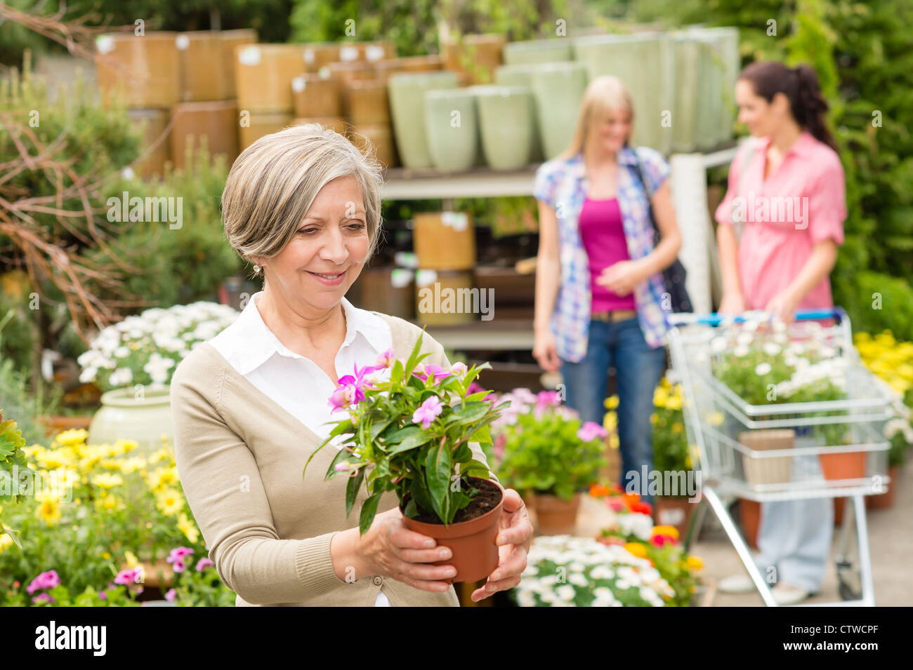 Shopping garden centre hi-res stock photography and images - Alamy