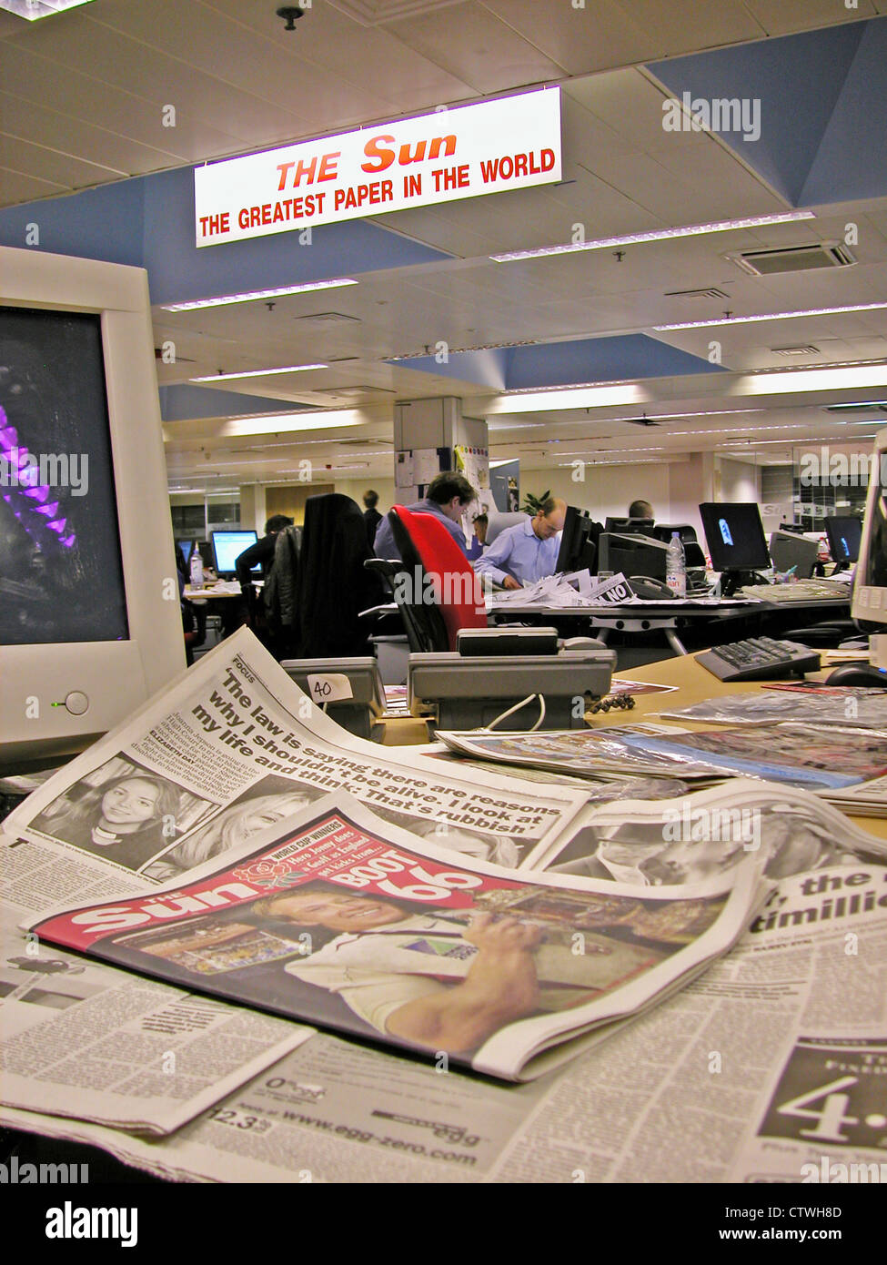 The Sun newspaper editorial floor - newsroom news room Stock Photo