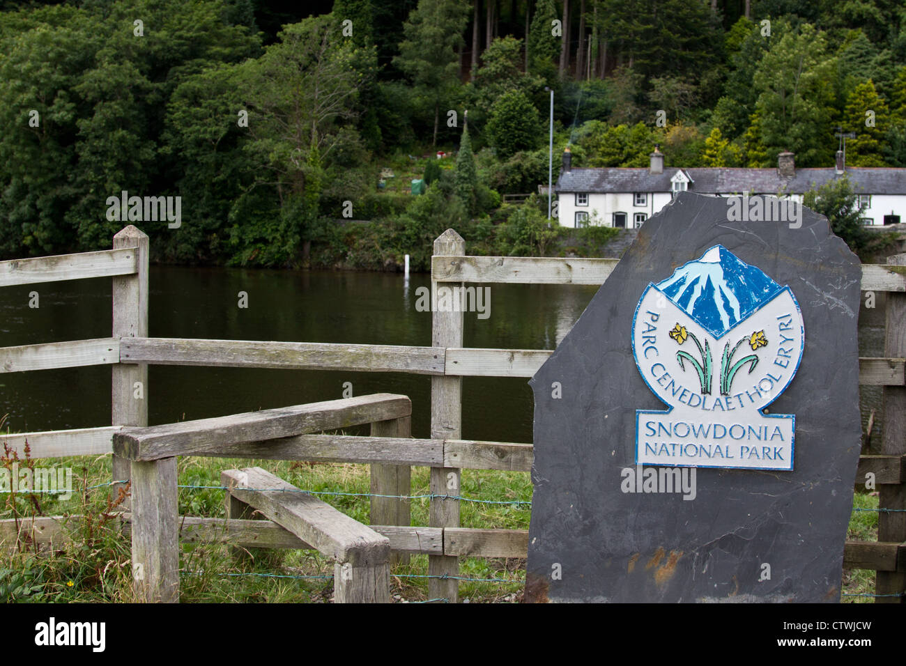 Stile and Snowdonia National Park, Parc Cenedlaethol Eryri sign at Pont ar Ddyfi at the southern gateway to the park. Stock Photo