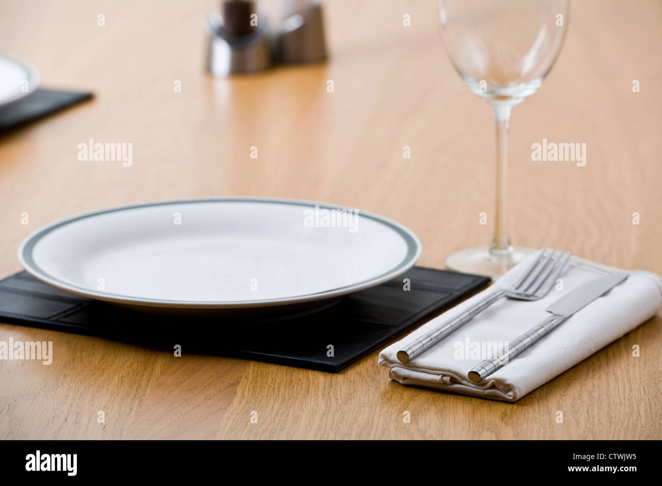 Single Plate Setting Plate setting one hi-res stock photography and images - Alamy