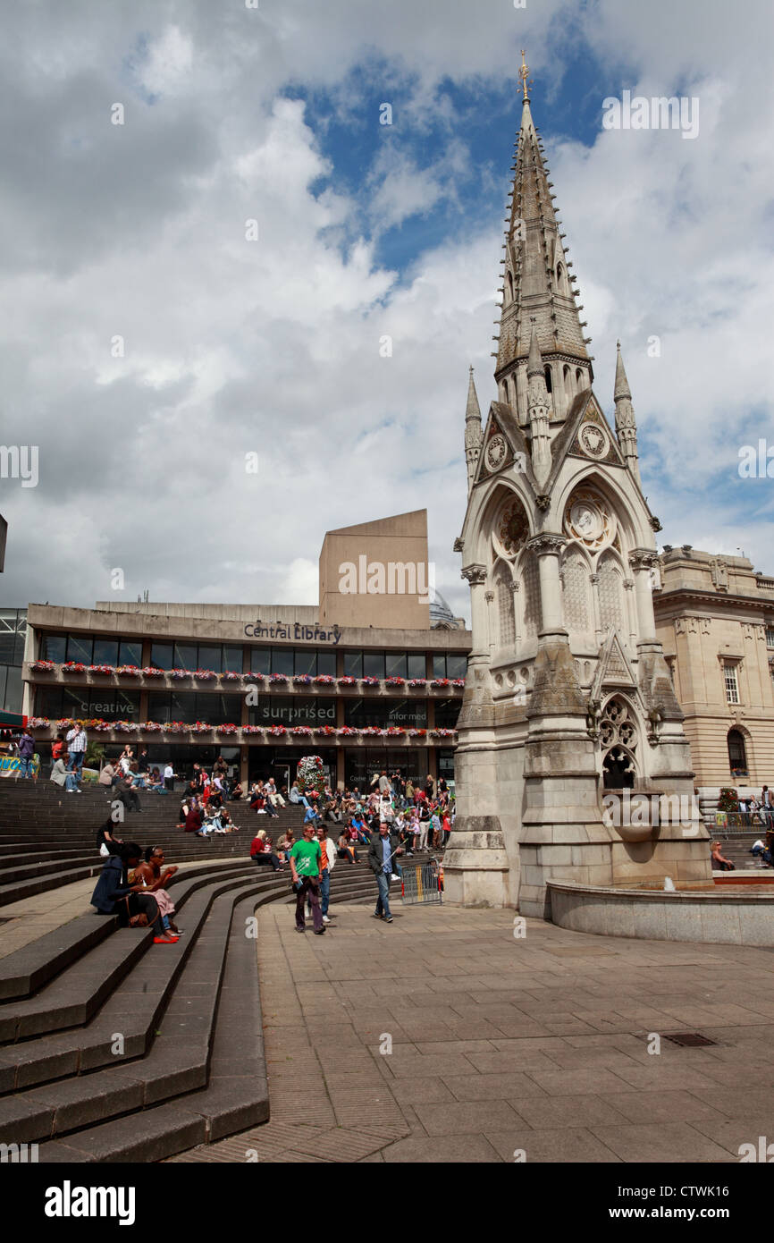 Chamberlain Square Birmingham with the fountain and library visible ...