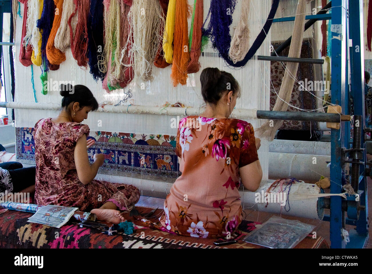 Uzbekistan, Samarkand; Carpets factory Stock Photo Alamy