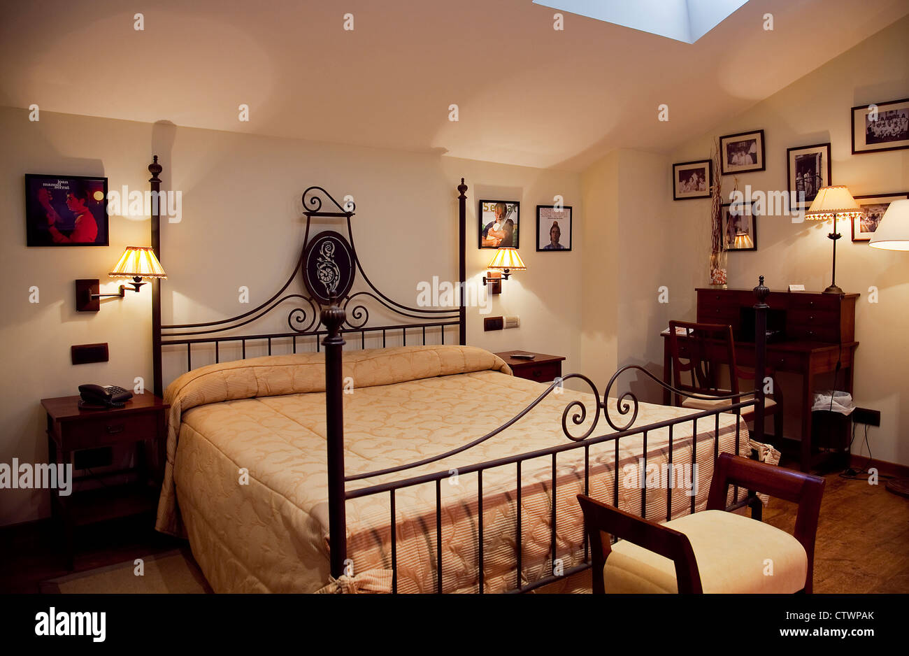 Hotel Palacio Pujadas,Serrat bedroom. Viana, Navarra Stock Photo