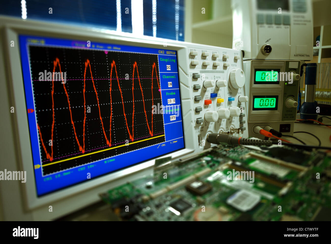 Measurement of a waveform with an oscilloscope Stock Photo Alamy
