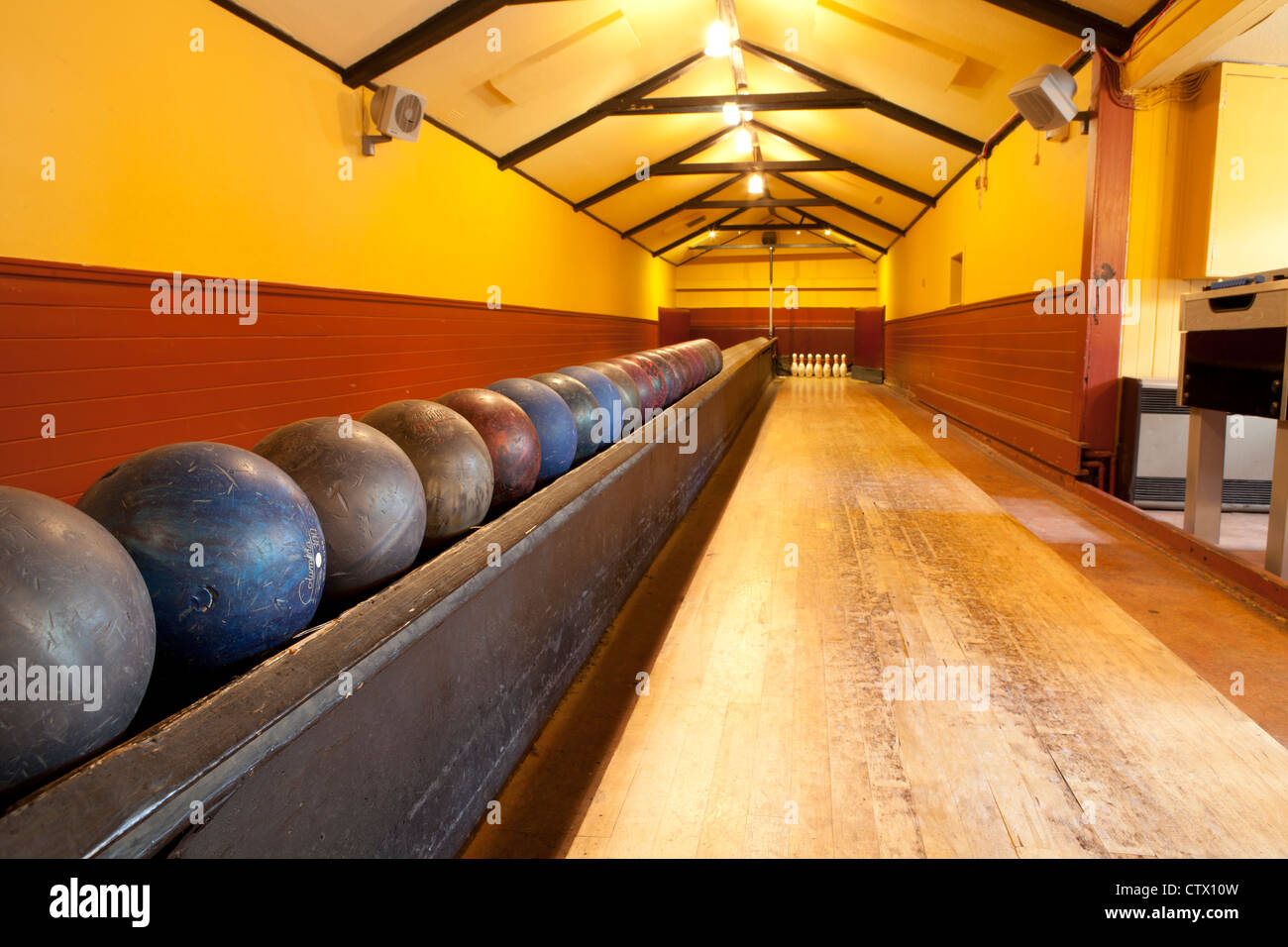 Skittle alley pub hi-res stock photography and images - Alamy
