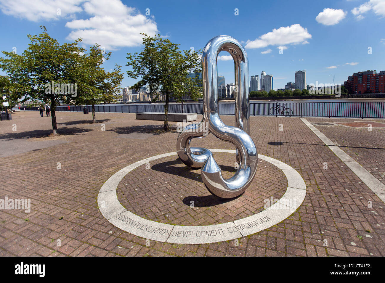 Curlicue, sculpture by William Pye, Commissioned by the LDDC, Thames