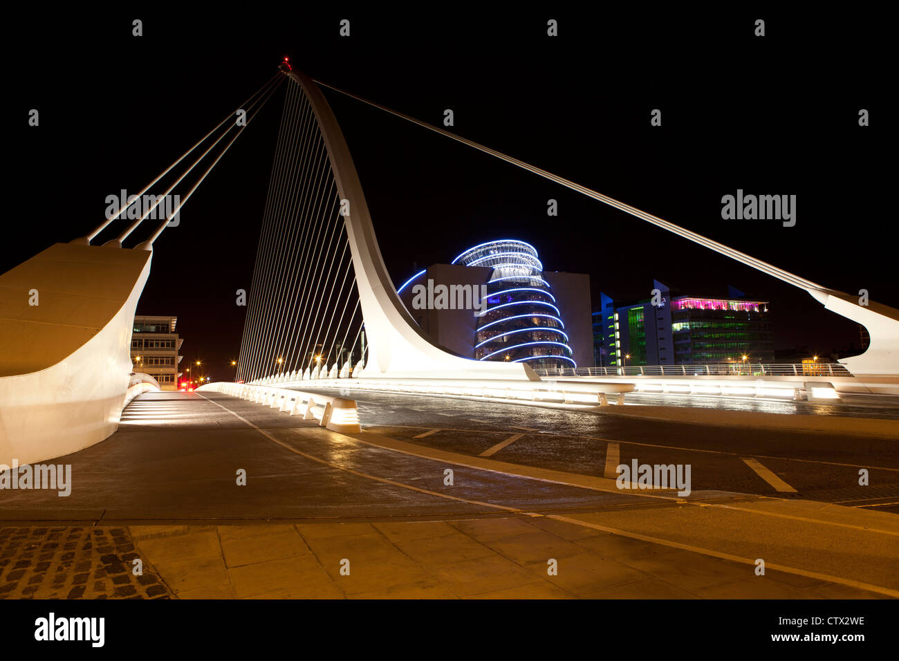 Samuel Beckett bridge at night Dublin Ireland Stock Photo - Alamy