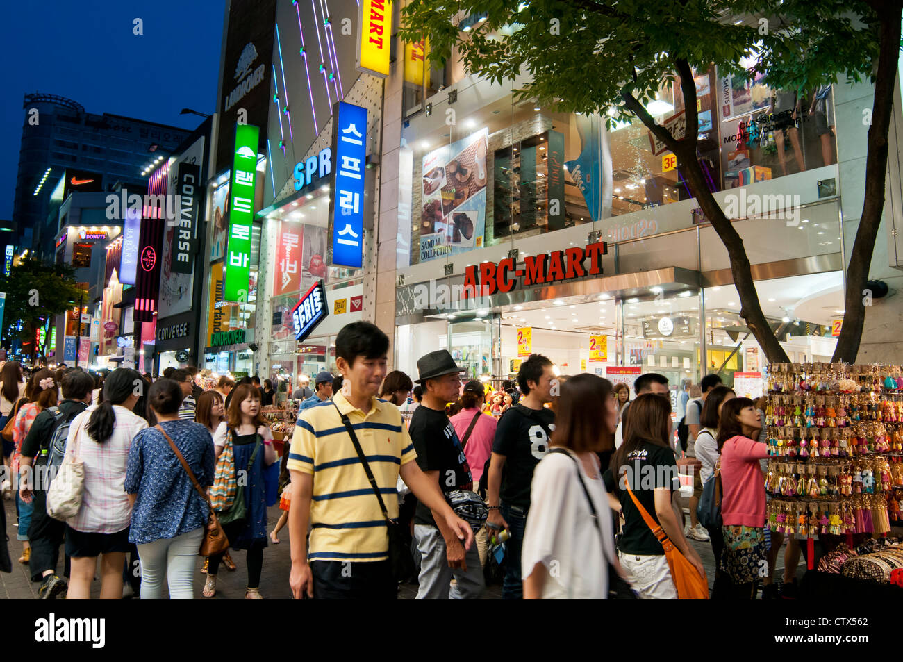 Busy street in the evening in Myeongdong, Seoul, Kore Stock Photo - Alamy