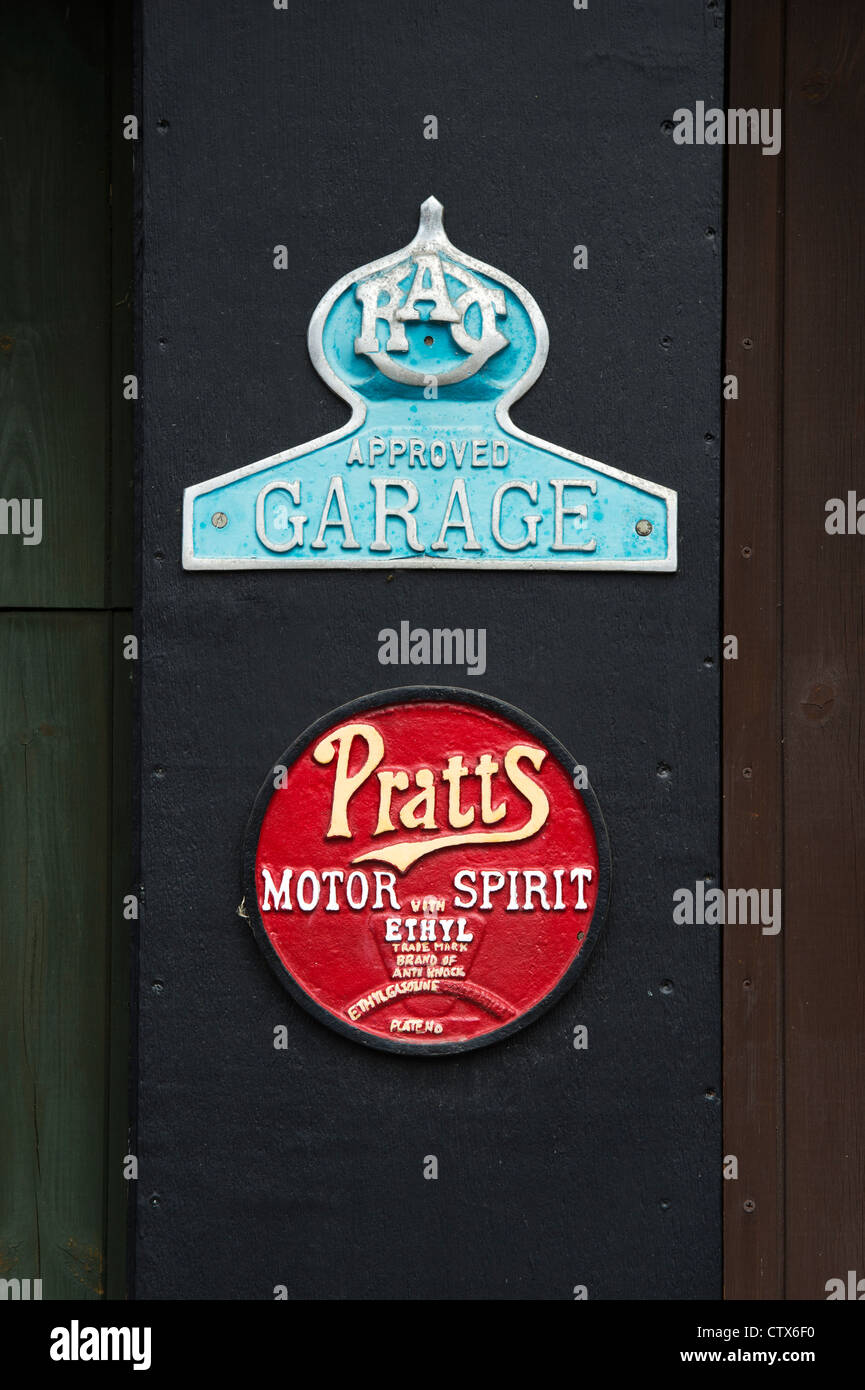 Antique RAC approved garage sign. Pembridge. Herefordshire. England Stock Photo