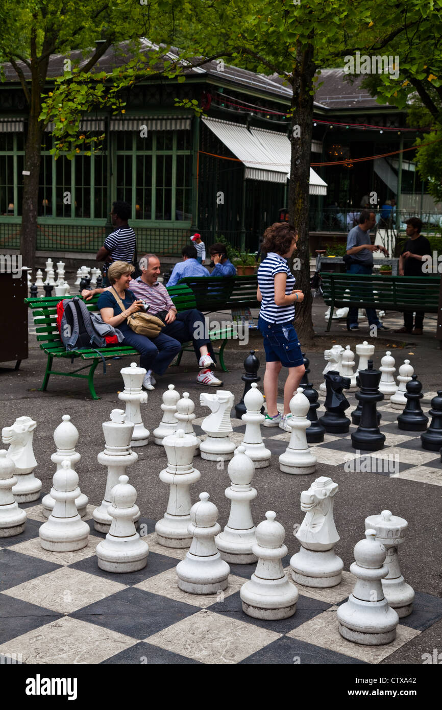 People watching and playing chess in the Parc des Bastions, Geneva, Switzerland Stock Photo