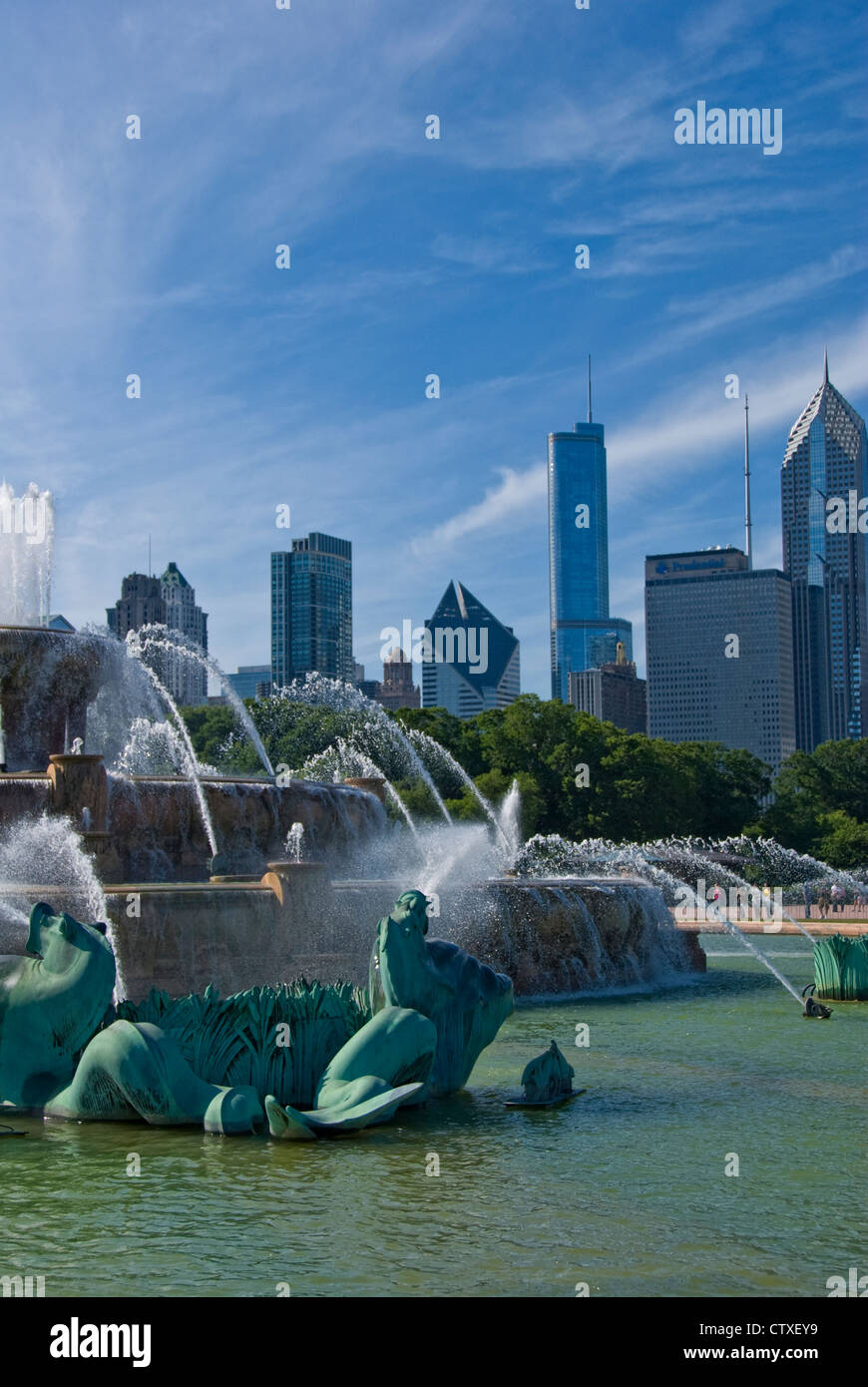 Buckingham Fountain in Grant Park, Chicago Illinois Stock Photo - Alamy