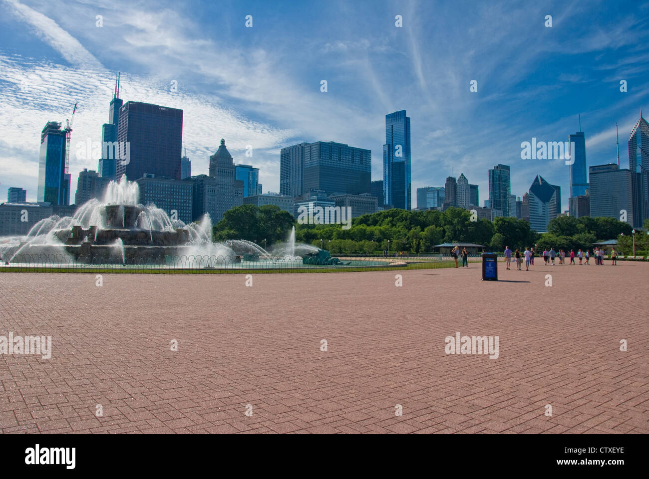 Buckingham Fountain in Grant Park, Chicago Illinois Stock Photo - Alamy