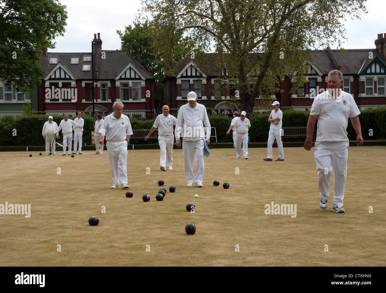 members of east ham bowling club walking back the the jack Stock Photo