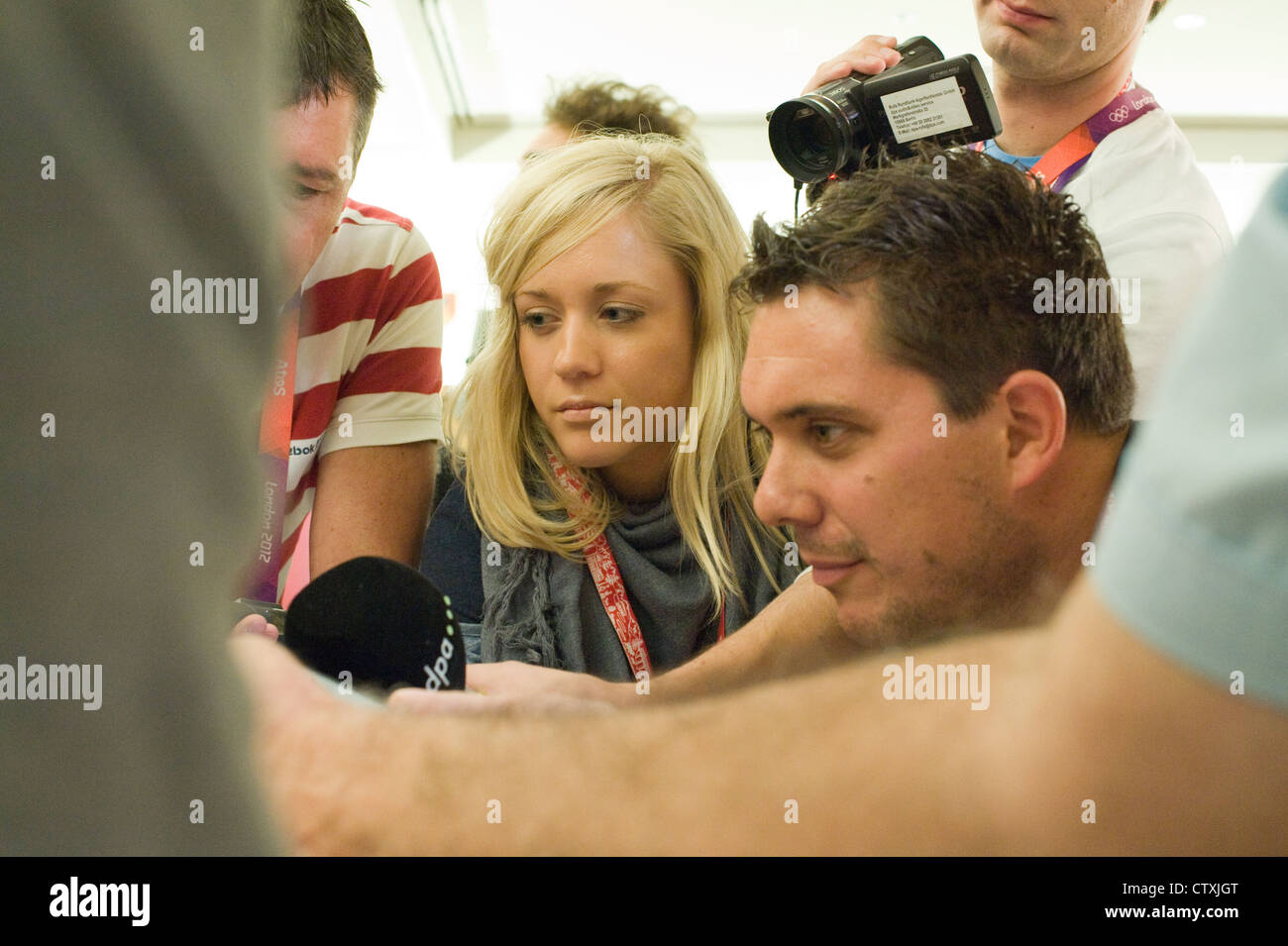London, August 5, 2012. Journalists surround tennis player Roger Federer at a press conference during the 2012 Olympics Stock Photo