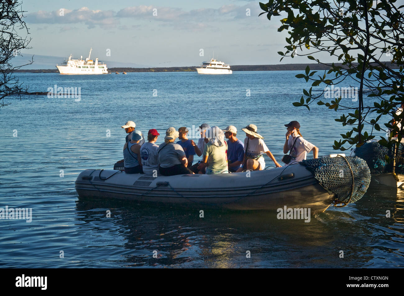 Boat horizontal tourist hi-res stock photography and images - Alamy