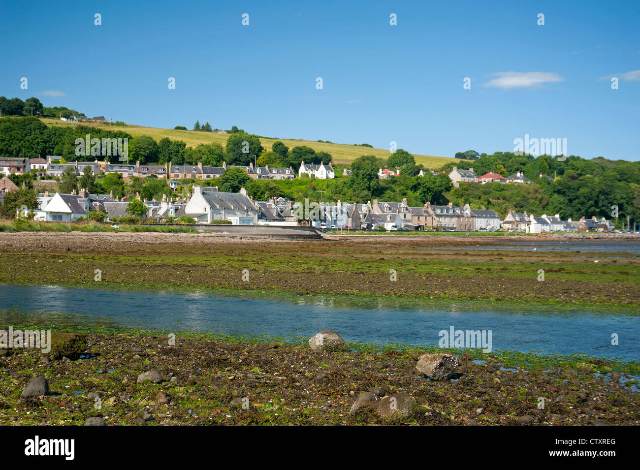 The River Killen flows through between the Seatown and Fishertown of Avoch village on the Scottish Black Isle.  SCO 8278 Stock Photo