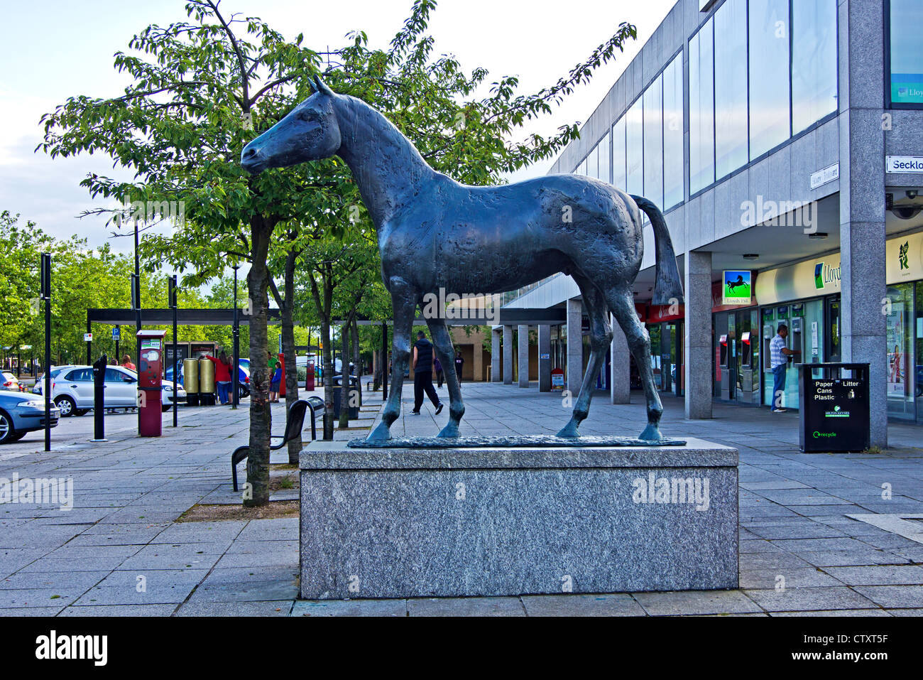 Black horse statue in Central Milton Keynes Stock Photo