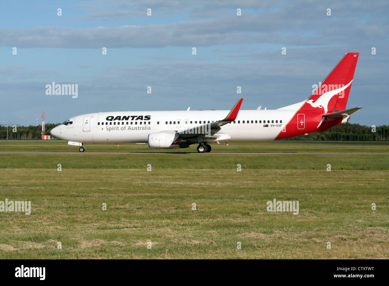 Qantas Boeing 737-838 taxiing at Brisbane Airport Stock Photo