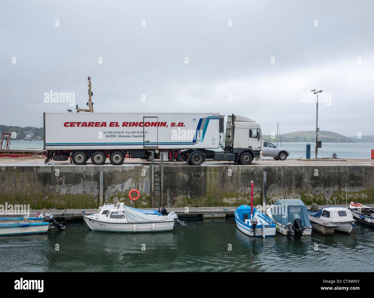 A spanish lorry collecting fish and seafood from the harbour at Padstow ...