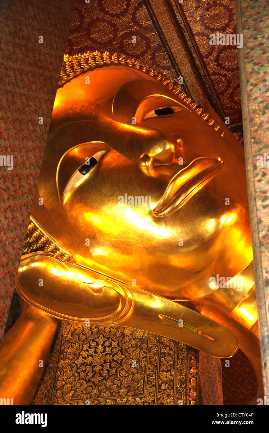 Reclining Buddha Statue at Wat Pho Temple in Bangkok, Thailand Stock ...