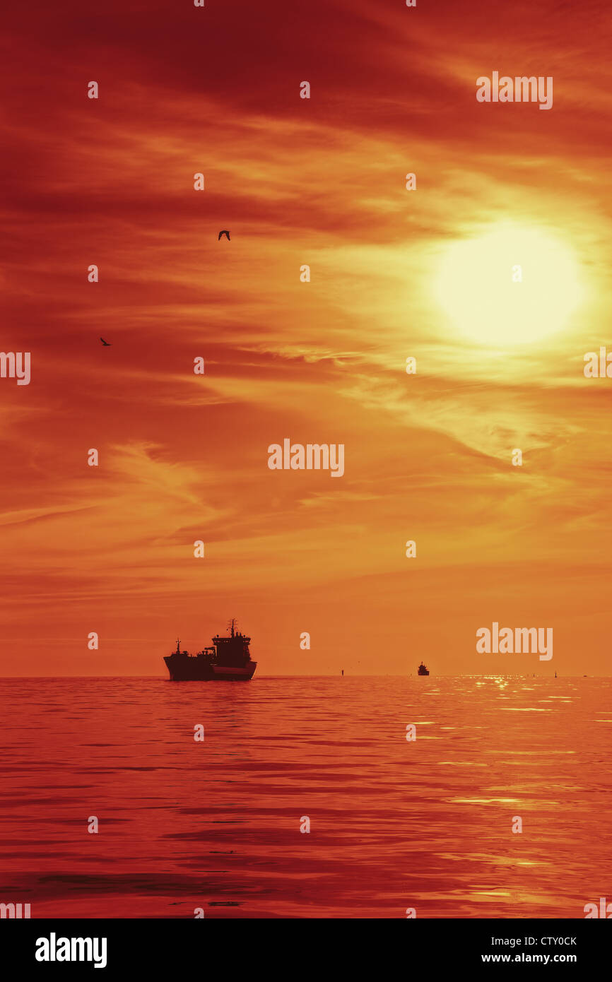 Ship in the beautiful sunset on the sea Stock Photo - Alamy