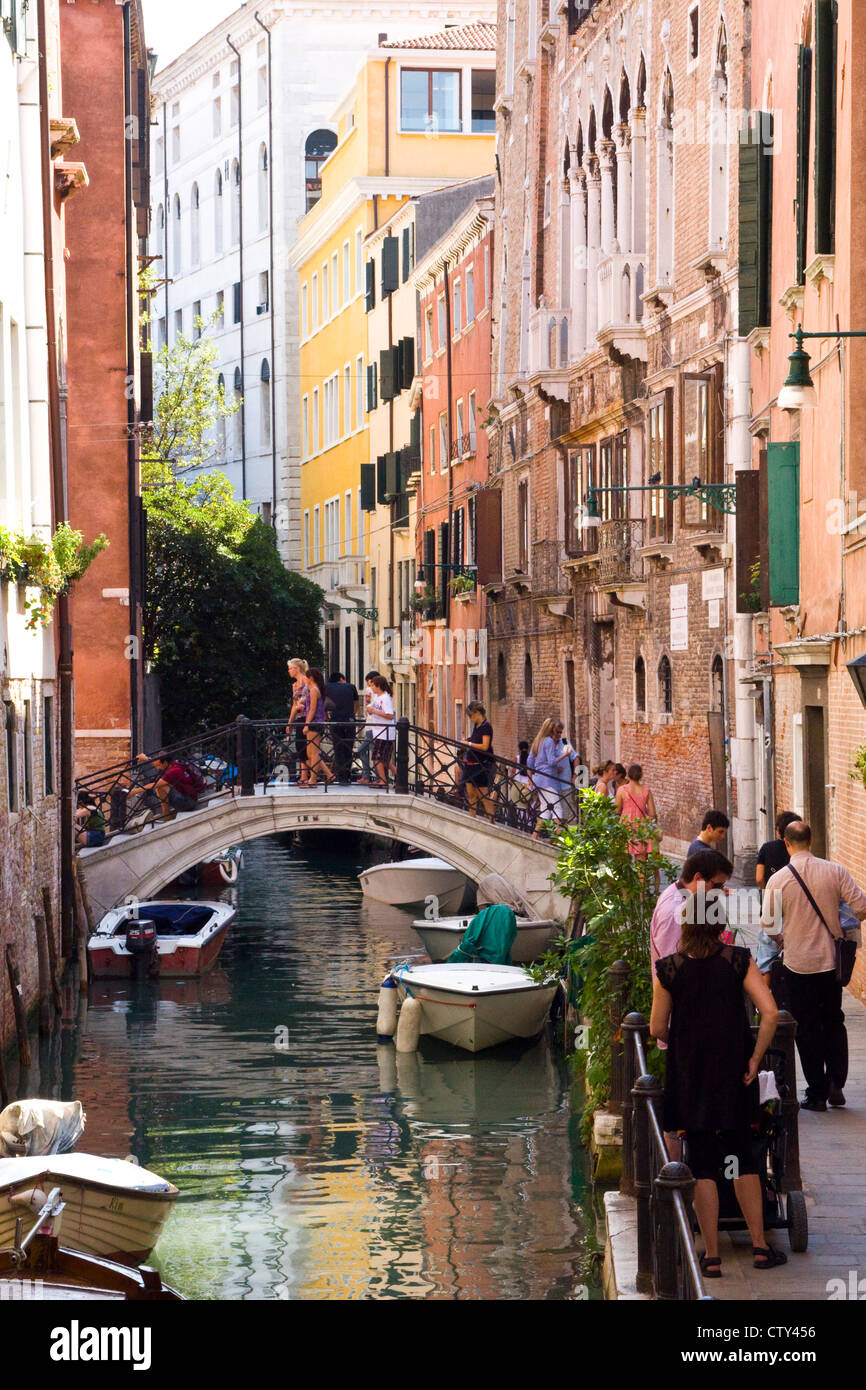 Canal water boats hi-res stock photography and images - Alamy