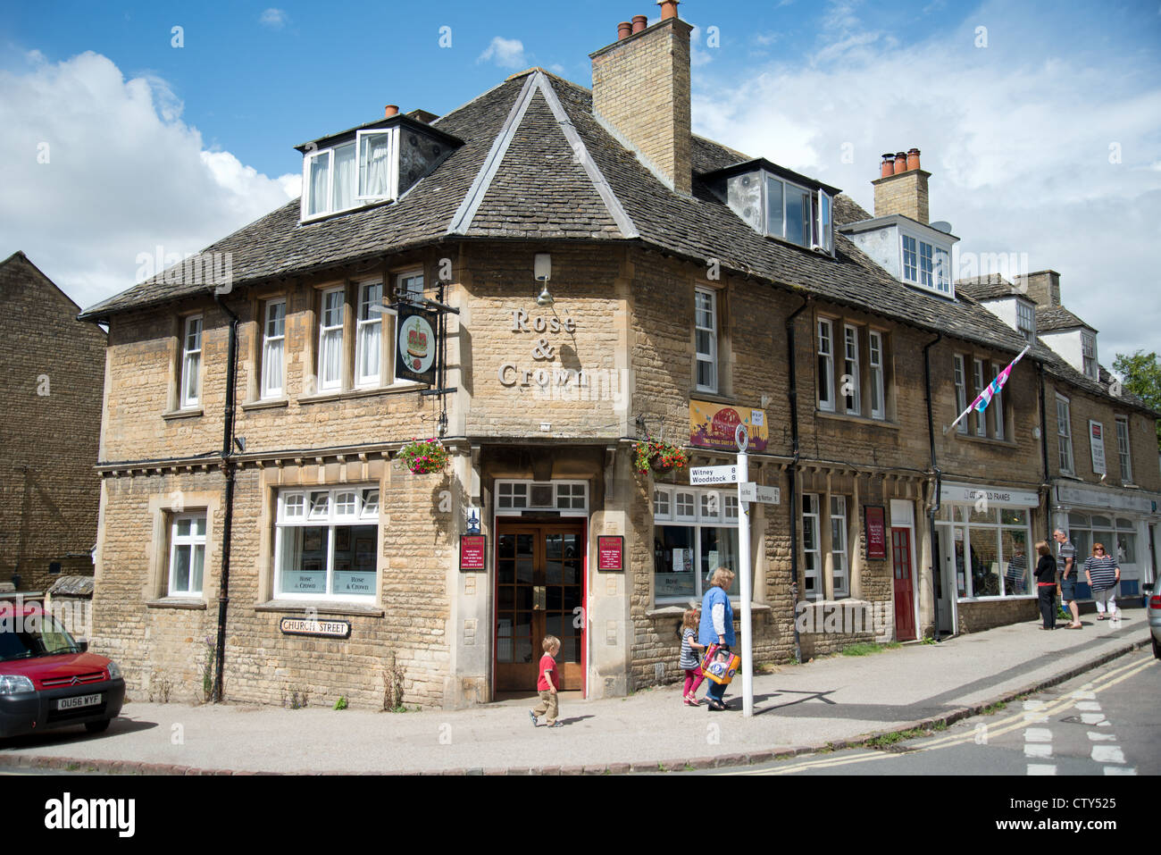 Rose Crown Pub Market Street Charlbury Oxfordshire England United Kingdom Stock Photo Alamy