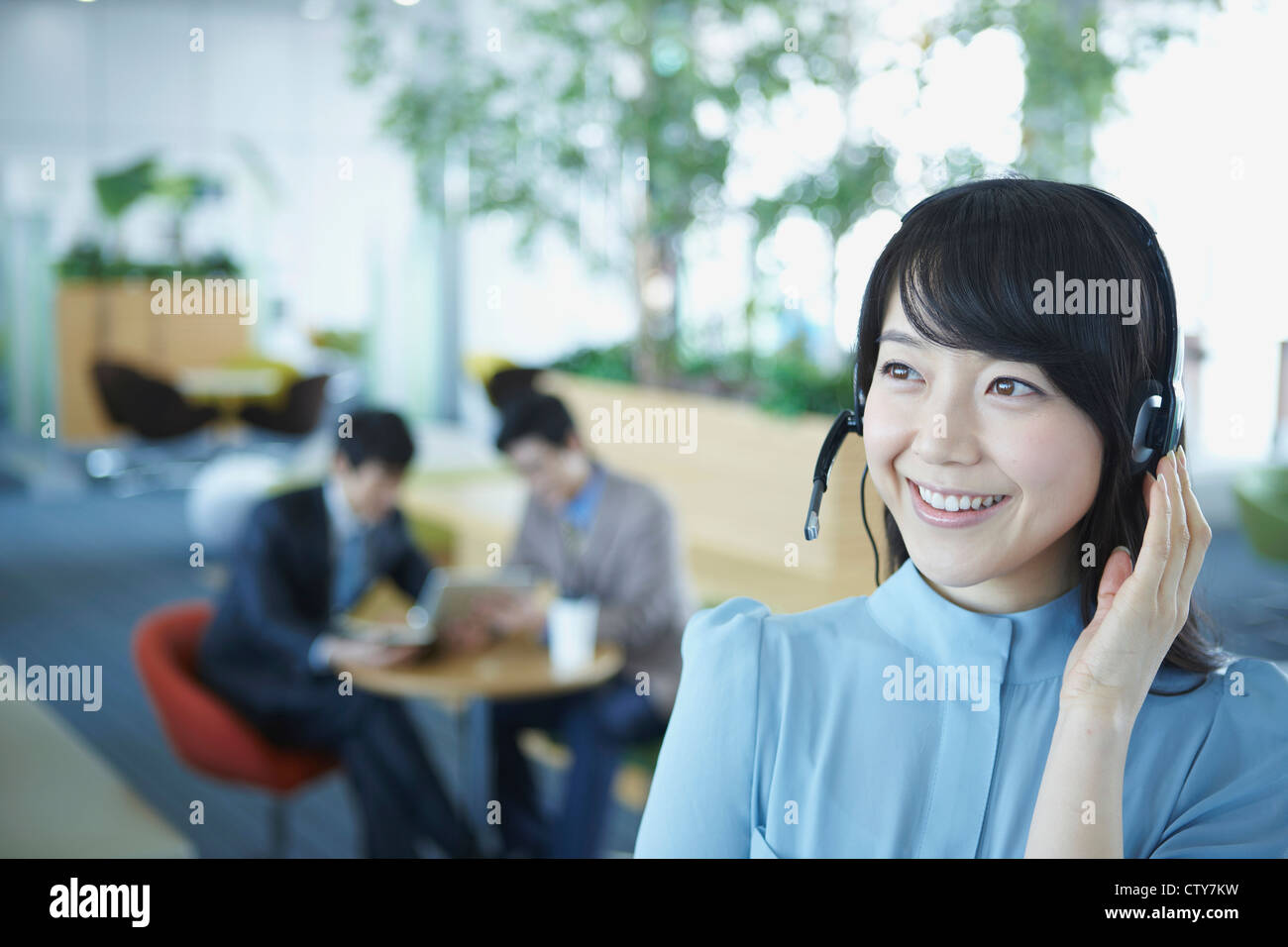 Headphone female asian hi-res stock photography and images - Alamy
