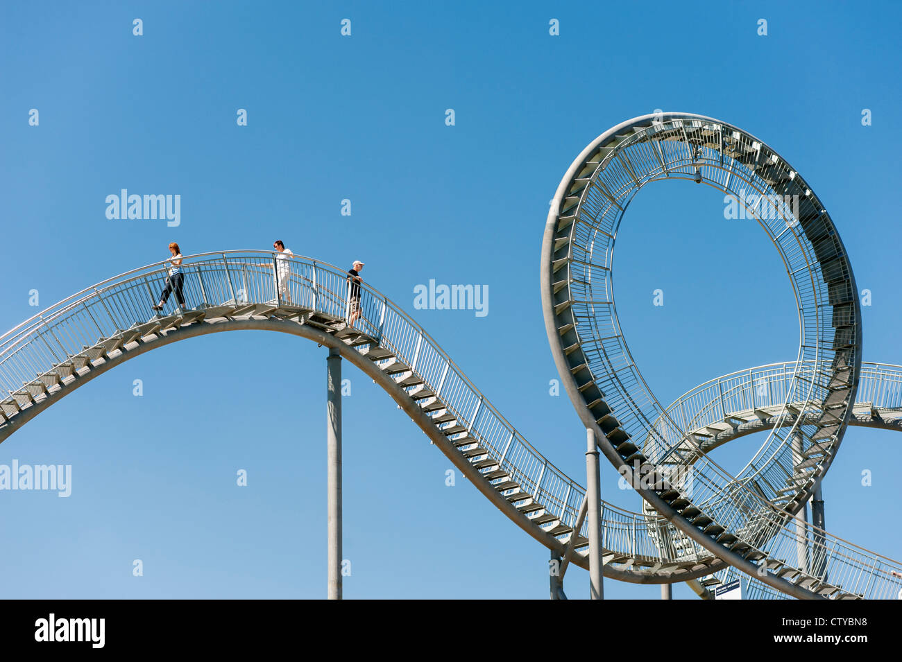 The Parkz Update: Leviathan wooden roller coaster nears completion at Sea  World