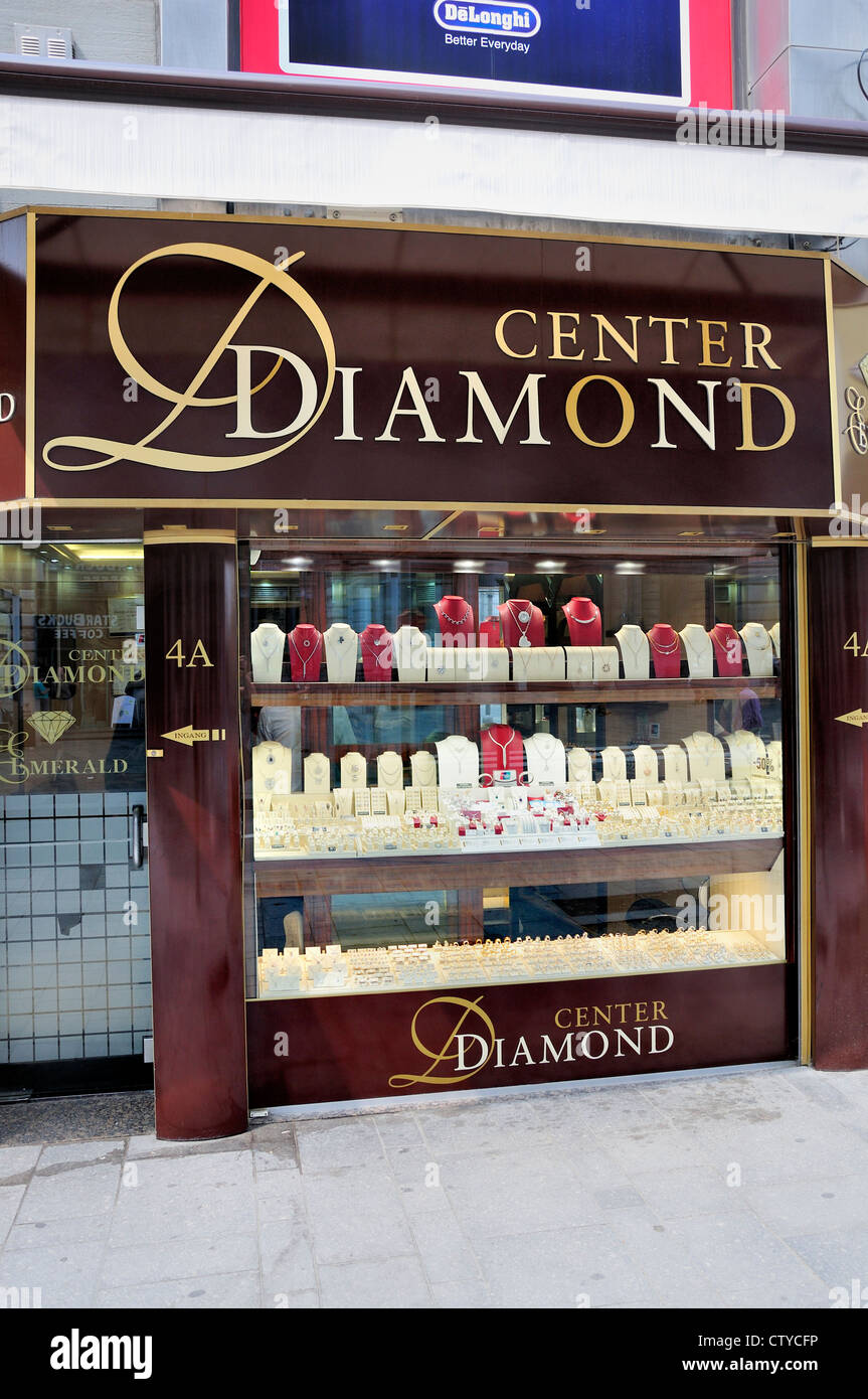 Diamond shop hi-res stock photography and images - Alamy