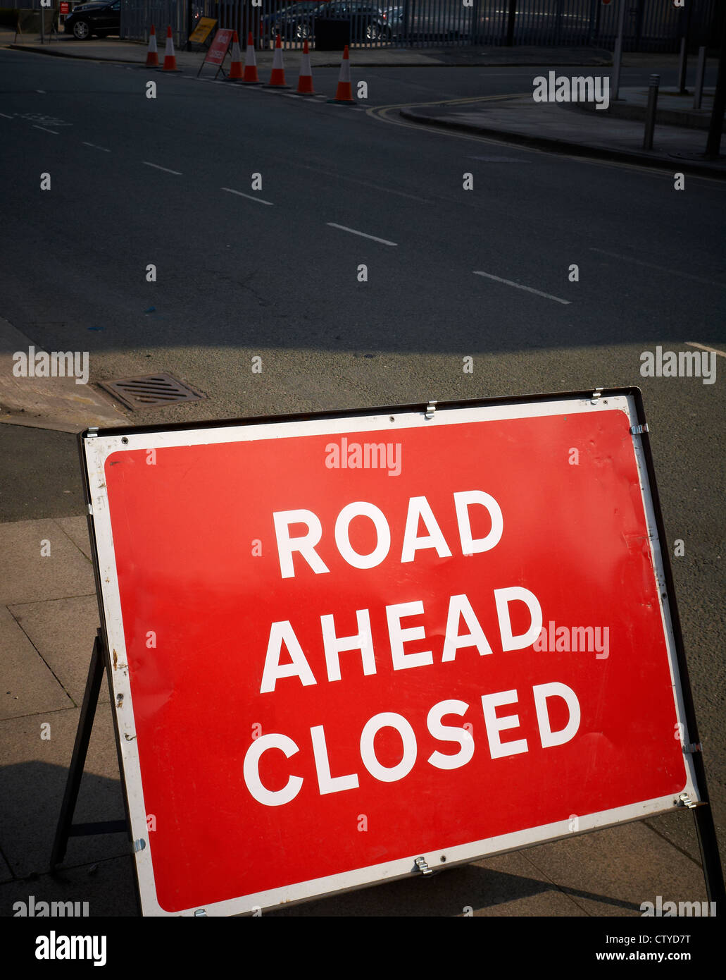 Road ahead closed sign Stock Photo Alamy