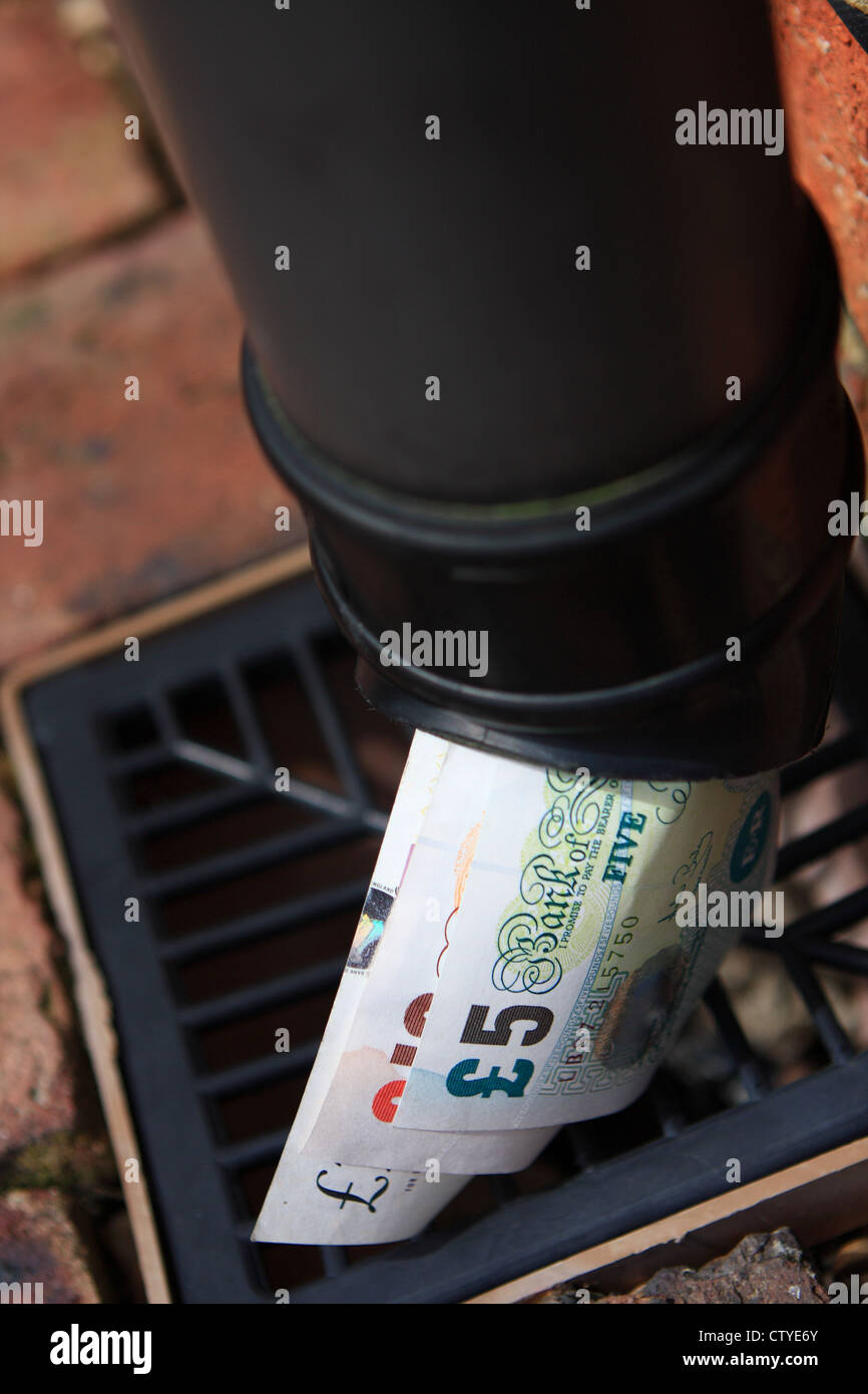 English notes falling hi-res stock photography and images - Alamy