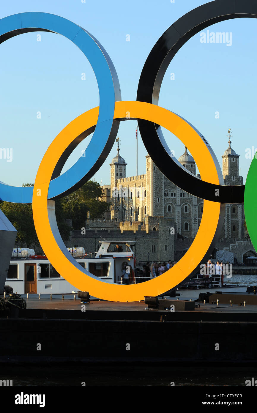 The Tower of London seen through the Olympic rings, The River Thames on the rehearsal night before the Olympic opening ceremony Stock Photo