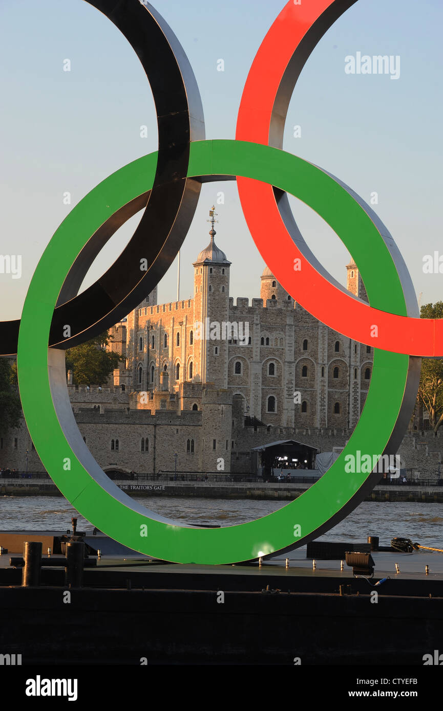 The Tower of London seen through the Olympic rings, The River Thames on the rehearsal night before the Olympic opening ceremony Stock Photo