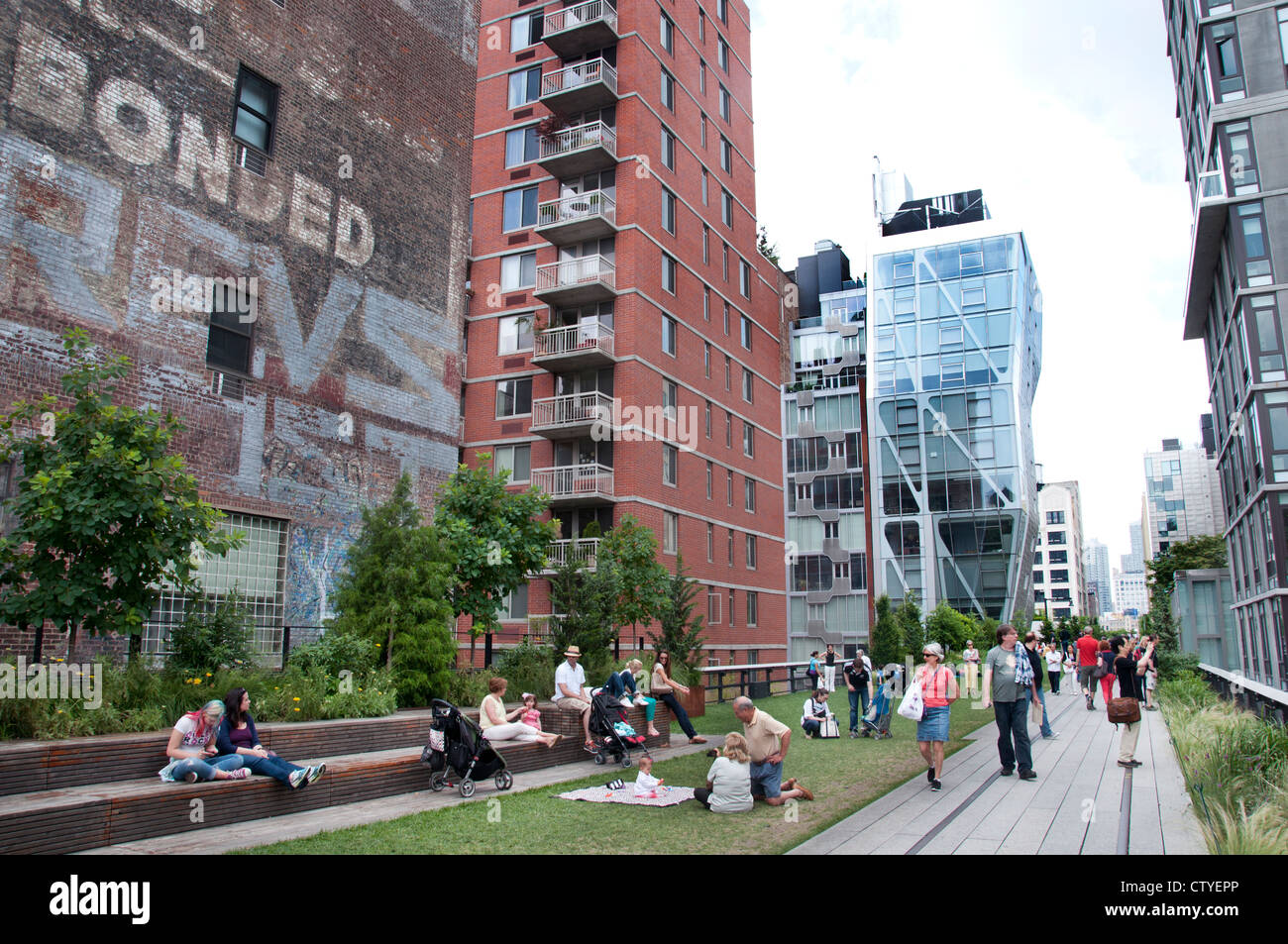 The High Line New York City linear park Central Railroad spur  Chelsea  Meatpacking District  West Side Yard  Manhattan Stock Photo