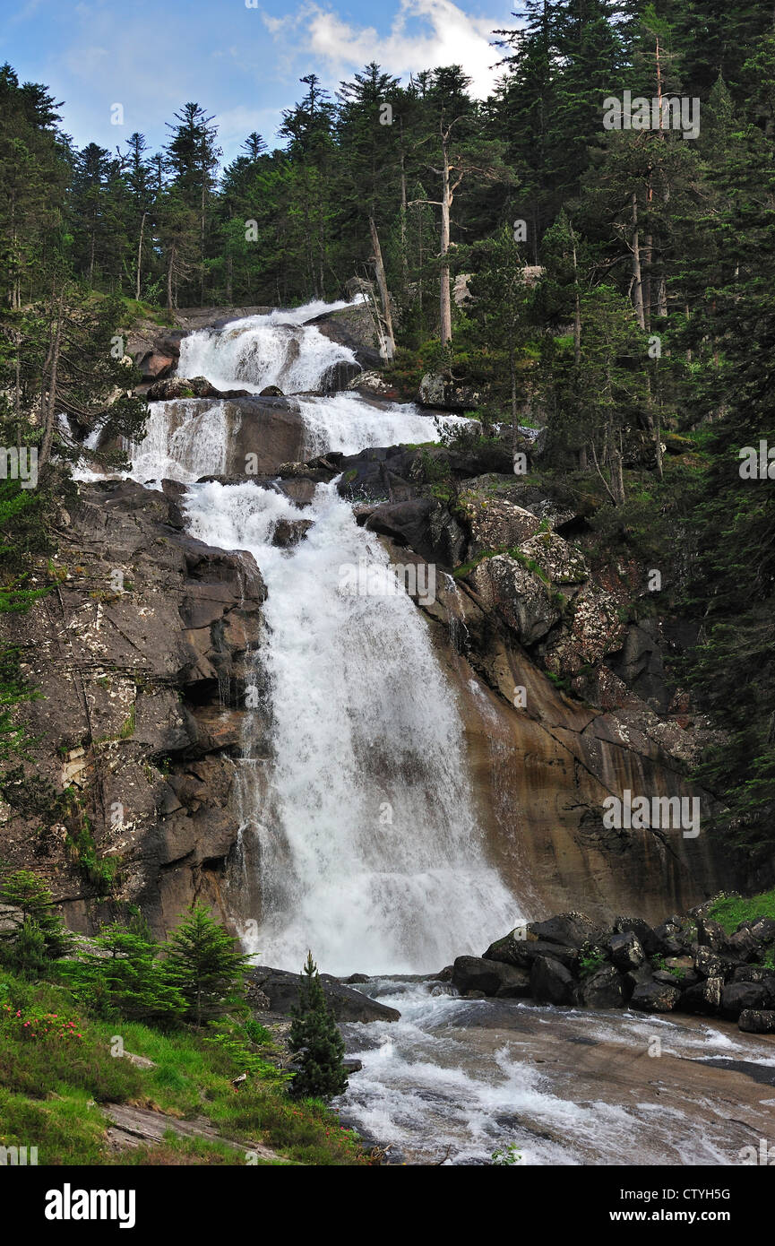 Waterfall of the gave de Gaube at the Pont d'Espagne in the Hautes-Pyrénées near Cauterets, Pyrenees, France Stock Photo