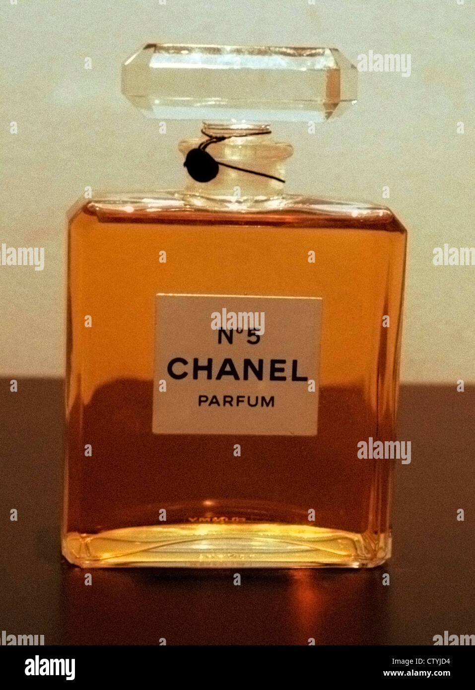 Chanel no 5 perfume hi-res stock photography and images - Alamy