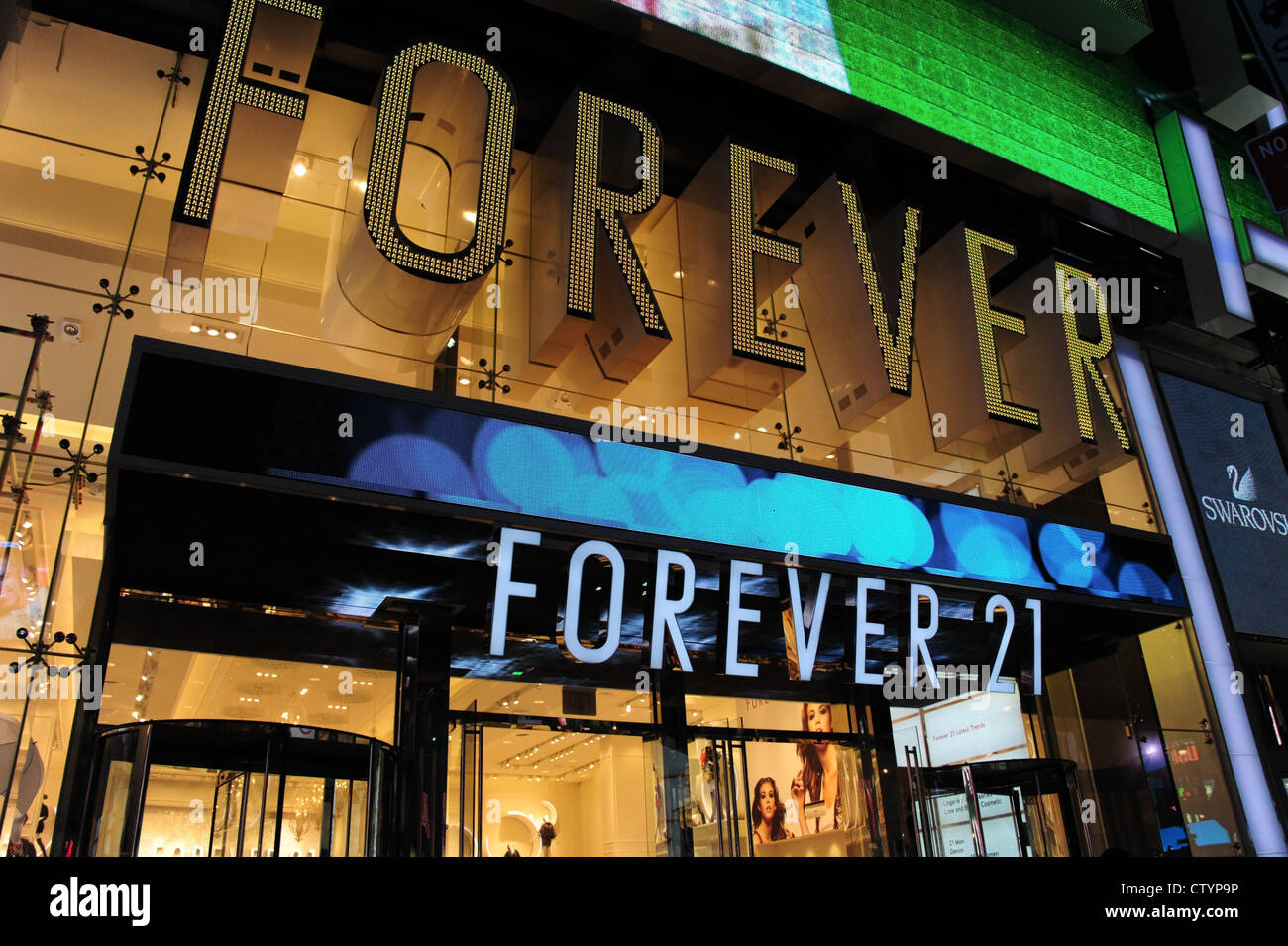 Forever 21 Storefront In Times Square Nyc Stock Photo - Download Image Now  - Forever 21, 2015, Adult - iStock