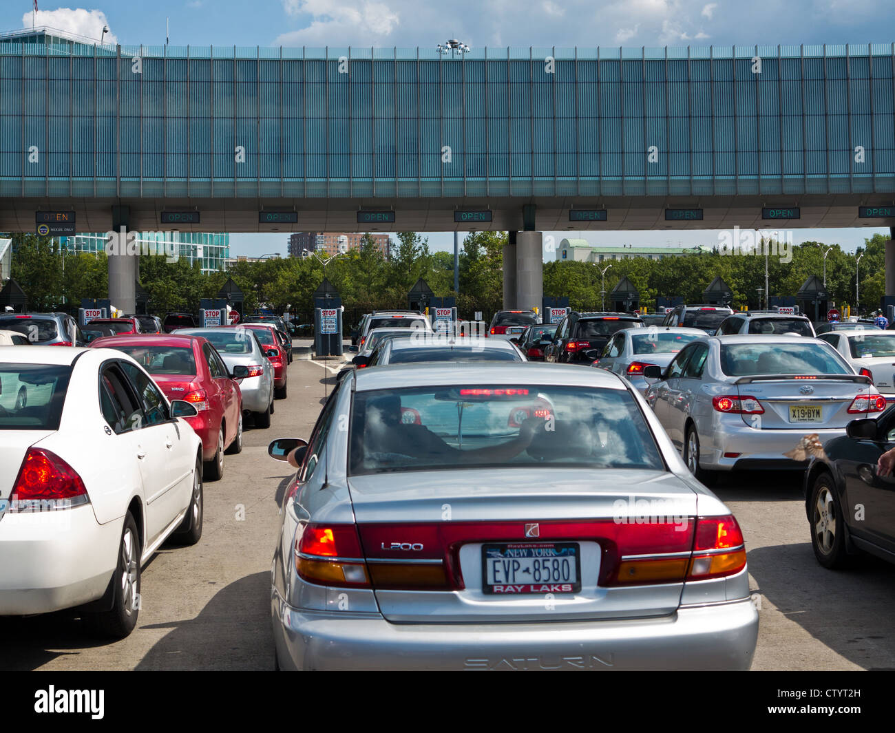 Ontario New York border crossing at Niagara Falls Stock Photo Alamy