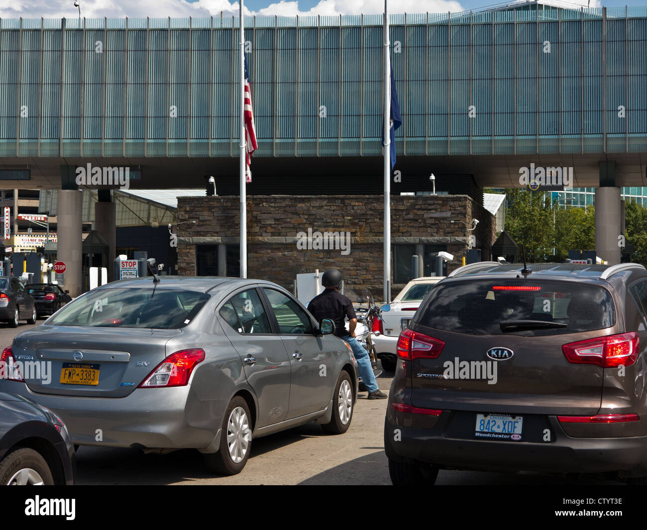 Ontario - New York border crossing at Niagara Falls Stock Photo - Alamy