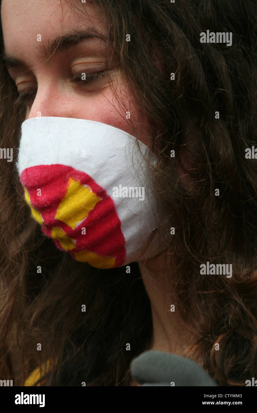 YOUNG WOMAN WEARING FACE MASK, SYDNEY, NSW, AUSTRALIA Stock Photo Alamy