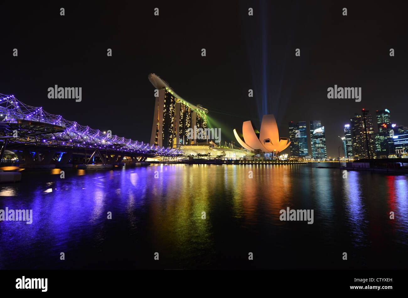 Singapore skyline night hi-res stock photography and images - Alamy