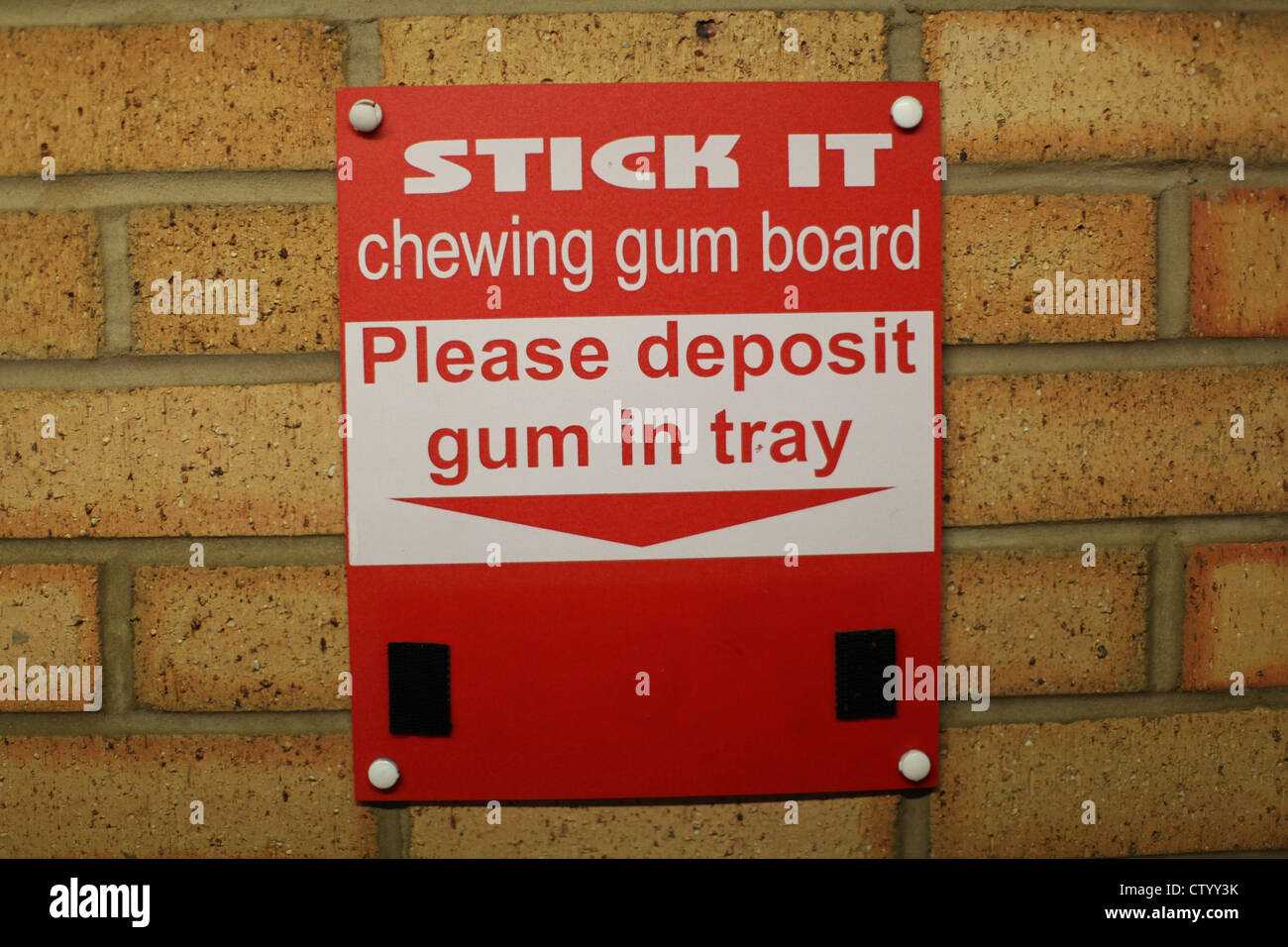 chewing gum disposal sign Stock Photo Alamy