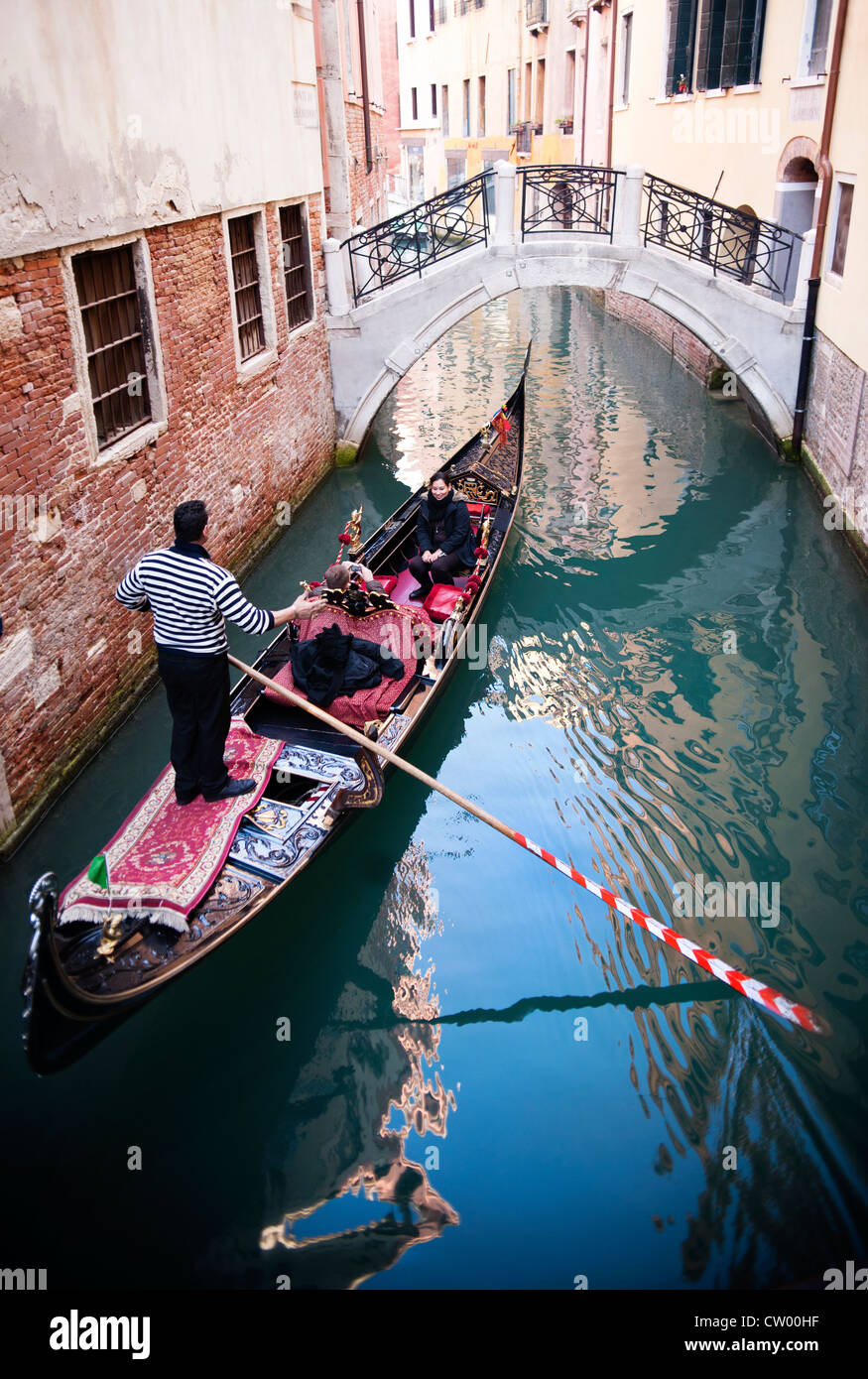 Venice italy gondolas iconic symbol hi-res stock photography and images ...
