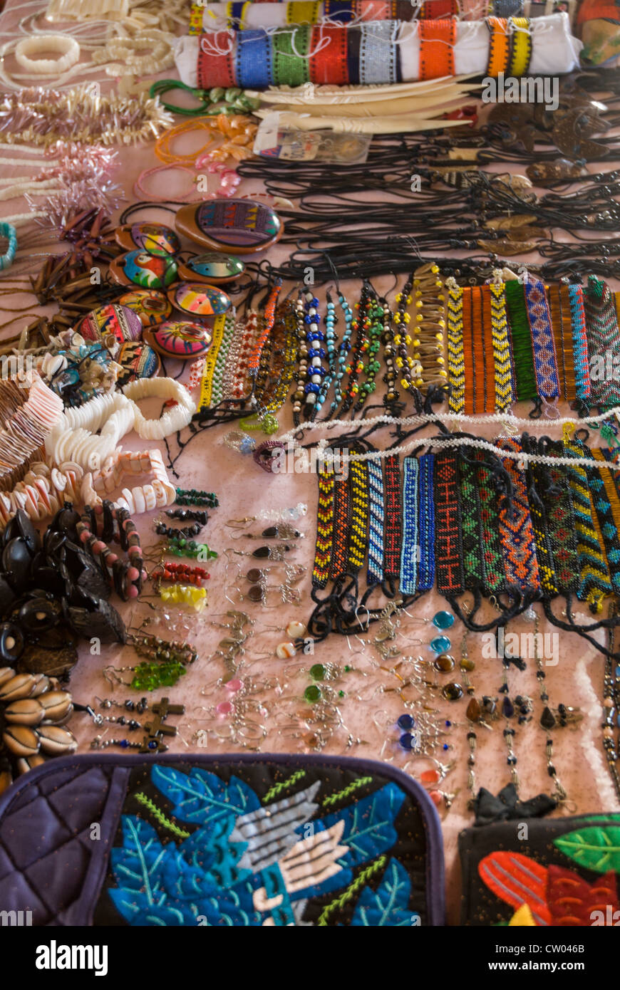 Panama indian crafts hi-res stock photography and images - Alamy