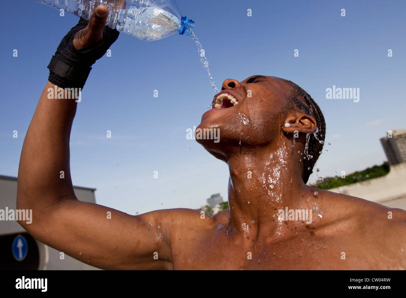 Athlete pouring water on himself Stock Photo Alamy