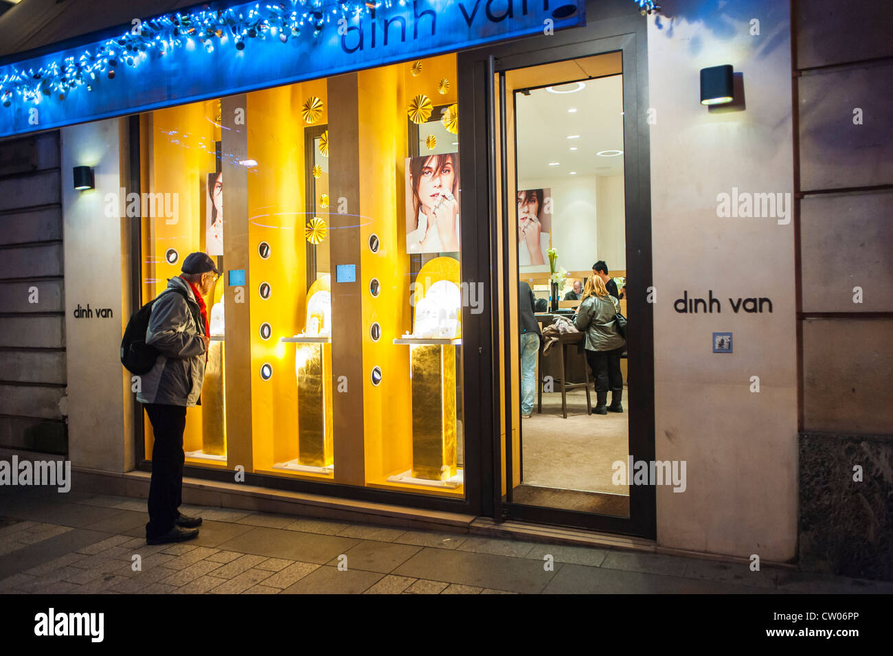 Paris, Champs Elysees Shop, France, Man Window Shopping, "Dinh Van" Jewelry  Brands Store Stock Photo - Alamy