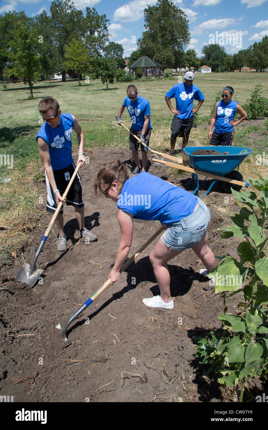 Detroit, Michigan - Interns from Blue Cross Blue Shield of Michigan work as volunteers, helping to create a community garden. Stock Photo